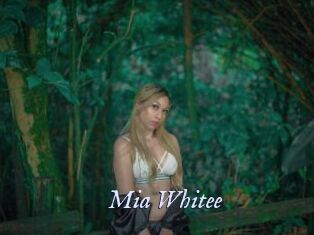 Mia_Whitee