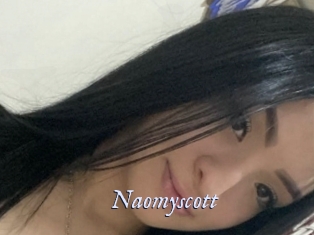 naomyscott 1 chatte mouillée